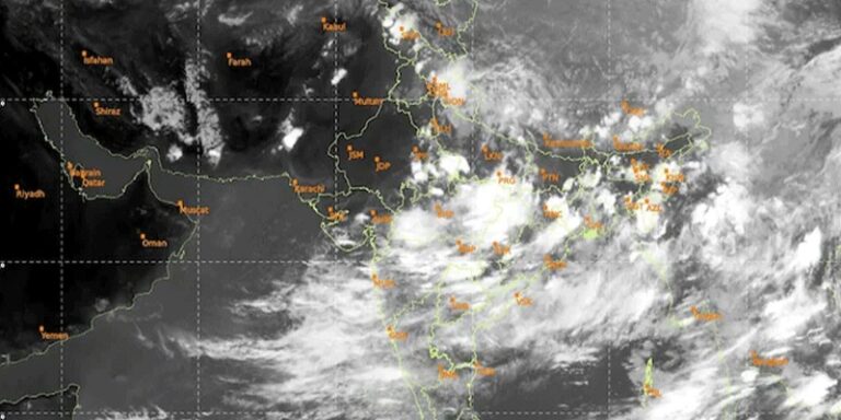 മൺസൂണിന്റെ ശക്തമായ തിരിച്ചുവരവ്; ഇന്ത്യയെ മൂടി മഴമേഘങ്ങൾ, പ്രതീക്ഷ നൽകി ഐ.എസ്.ആർ.ഒ ഉപഗ്രഹചിത്രങ്ങൾ! IMG_20260702_175309_(800_x_400_pixel)