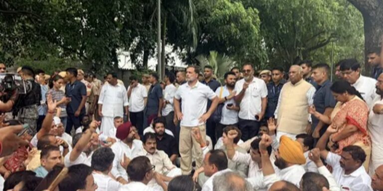 പ്രധാനമന്ത്രിയുടെ വസതിക്ക് മുന്നിൽ കോൺഗ്രസിൻ്റെ പ്രതിഷേധം; മുഖ്യമന്ത്രി വിഡി സതീശനും പങ്കെടുക്കുന്നു IMG_20260721_164211_(800_x_400_pixel)