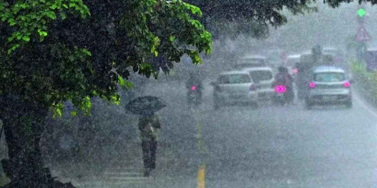 ശക്തമായ മഴ തുടരും; ഏഴ് ജില്ലകളിൽ ഓറഞ്ച് അലേർട്ട് CREATOR: gd-jpeg v1.0 (using IJG JPEG v62), quality = 82?