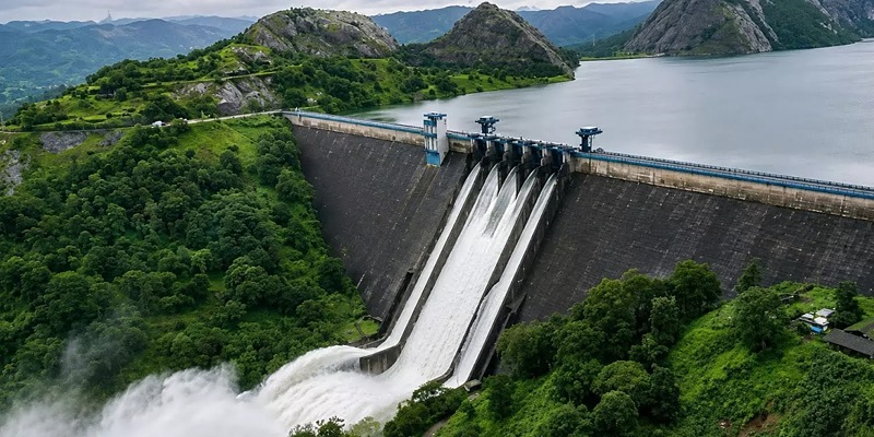 മുല്ലപ്പെരിയാറിൻ്റെ ഷട്ടറുകൾ തുറന്നു; വെള്ളം തമിഴ്നാട്ടിലേക്ക് ഒഴുക്കി തുടങ്ങി