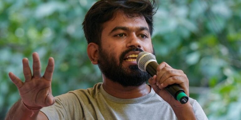 'മന്ത്രിമാരുടെ വീട്ടിലെ വളർത്തുനായകൾക്ക് ഇതിലും സൗകര്യങ്ങൾ ഉണ്ട്'; മഹാരാഷ്ട്രയിലെ സ്കൂളുകളുടെ അവസ്ഥയിൽ സർക്കാരിനെതിരെ അഭിജിത് ദീപ്കെ IMG_20260820_161406_(800_x_400_pixel)