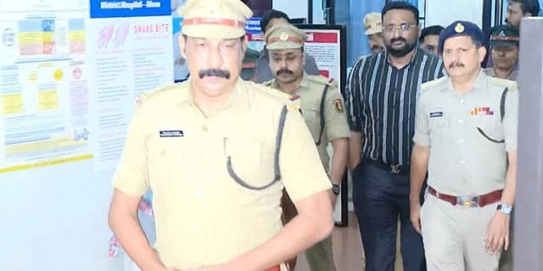 അബ്കാരിക്കേസ്: ആൻ്റോയെ വീട്ടിലെത്തിച്ച് തെളിവെടുപ്പ് IMG_20260919_164044_(800_x_400_pixel)